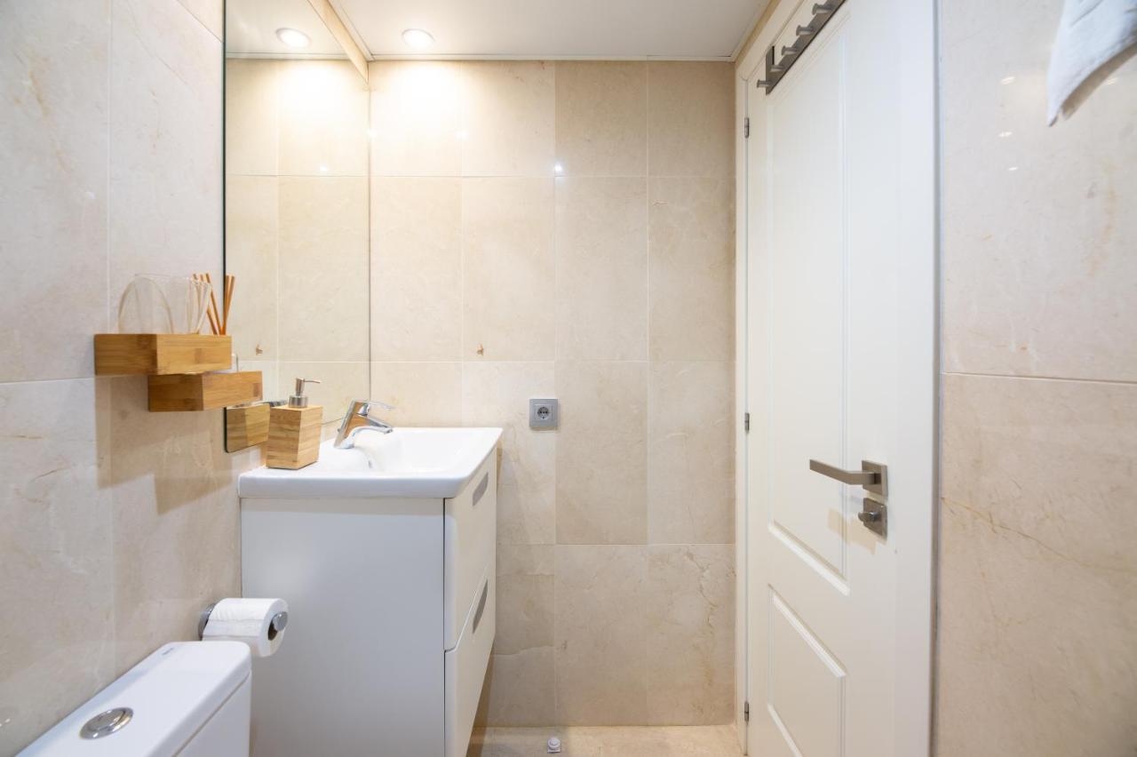 Modern Apartment Next To The Beach, Pets Friendly Benalmádena Kültér fotó